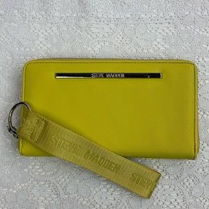 💰Bundle 3/$30 Steve Madden Zip around wallet wristlet Bright Yellow Black lined